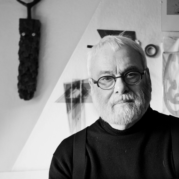 Zwart-witportret van kunstenaar Ado Hamelryck
