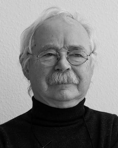Zwart-witportret van kunstenaar Hugo Duchateau